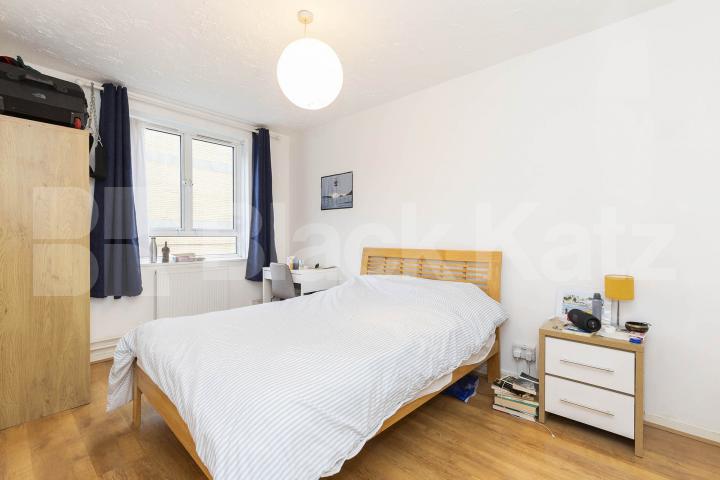 Modern 3 bed 2 bath apartment with a modern kitchen & bathroom mins to UCL Grays Inn Road, Holborn / Chancery Lane